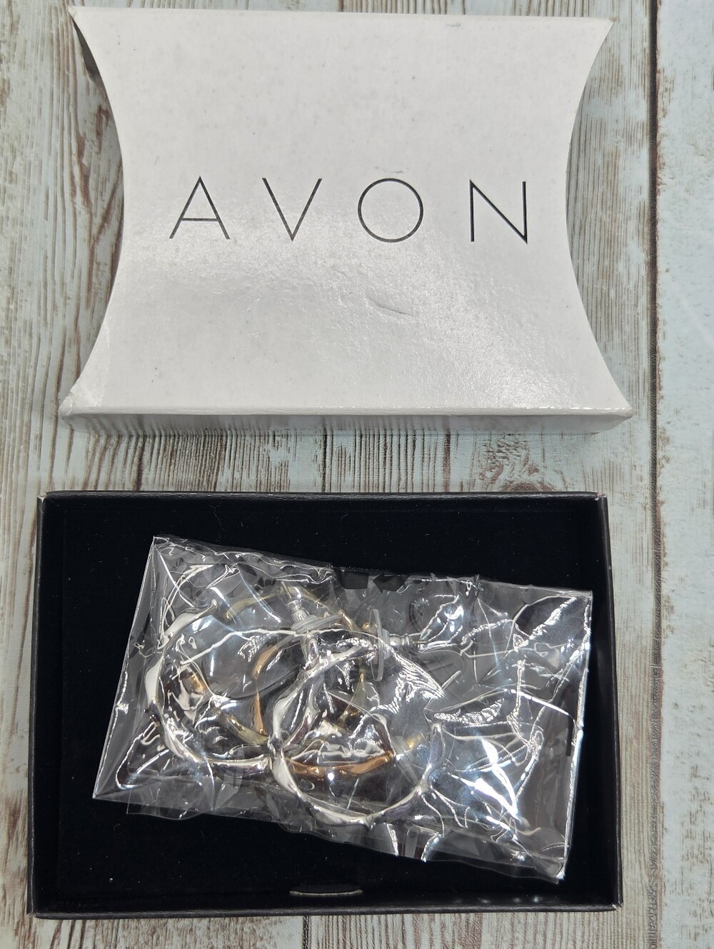 NIB Vintage 2013 Avon "Out of Line" 2-Pack Wavy Hoop Earrings Set ✨ Gold Silver